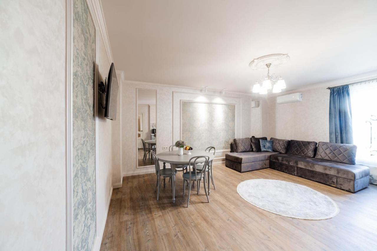 Lux Apartment On Duhnovicha Street .Free Parking. Ungvár Kültér fotó